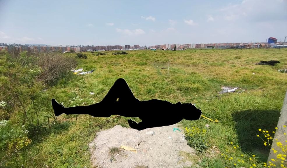 Macabro hallazgo de un cuerpo en un potrero de Bosa 1 Macabro hallazgo de un cuerpo en un potrero de Bosa Con algo de reserva y cauto por hablar de más sobre lo sucedido este jueves en horas de la tarde, uno de los vecinos que trabaja en una carpintería del barrio Vega Baja, en la localidad de Bosa, confirmó que halló el cuerpo de un hombre sin vida y con varias heridas que dan cuenta que el crimen se habría cometido uno o dos días antes del hallazgo.