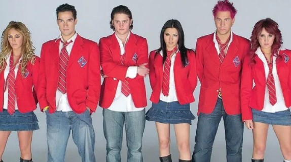 EN MEMES: Boletas de RBD vemos, endeudados no sabemos… 1 EN MEMES: Boletas de RBD vemos, endeudados no sabemos… Si usted tiene más de 30 años, vive en Colombia y estaba pasando al tusa porque RBD no tenía incluido a nuestro país en su gira de reencuentro, pues seguramente ya es uno de los que está rompiendo el marranito, haciendo balance financiero o, quizá, es un adulto independiente con gustos… bien dementes, para endeudarse y no perderse la fecha anunciada en Medellín.
