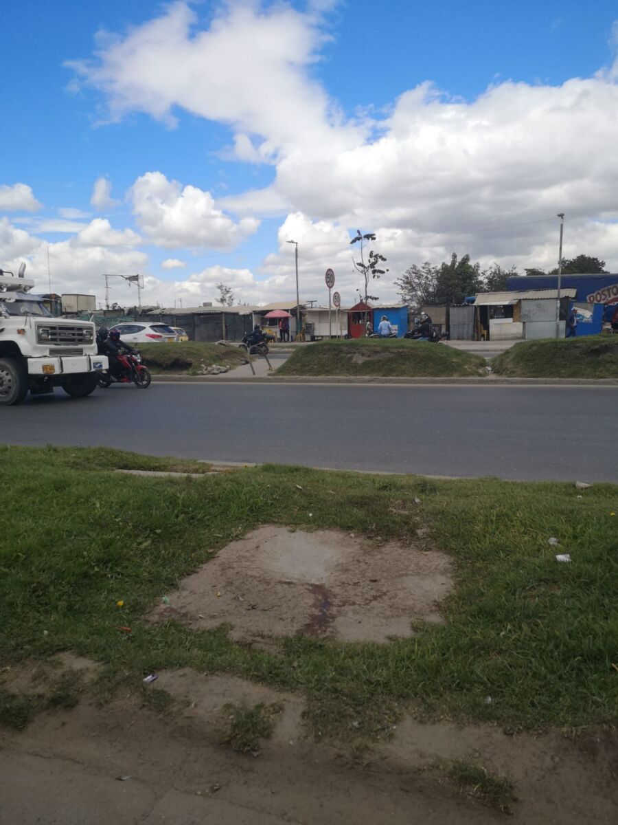 Riña mortal en El Vergel, Kennedy Las calles del barrio El Vergel (en Kennedy) se mancharon de sangre con la vil muerte de un hombre de aproximadamente 30 años, quien fue apuñalado en múltiples ocasiones por un menor de edad en la noche del domingo.
