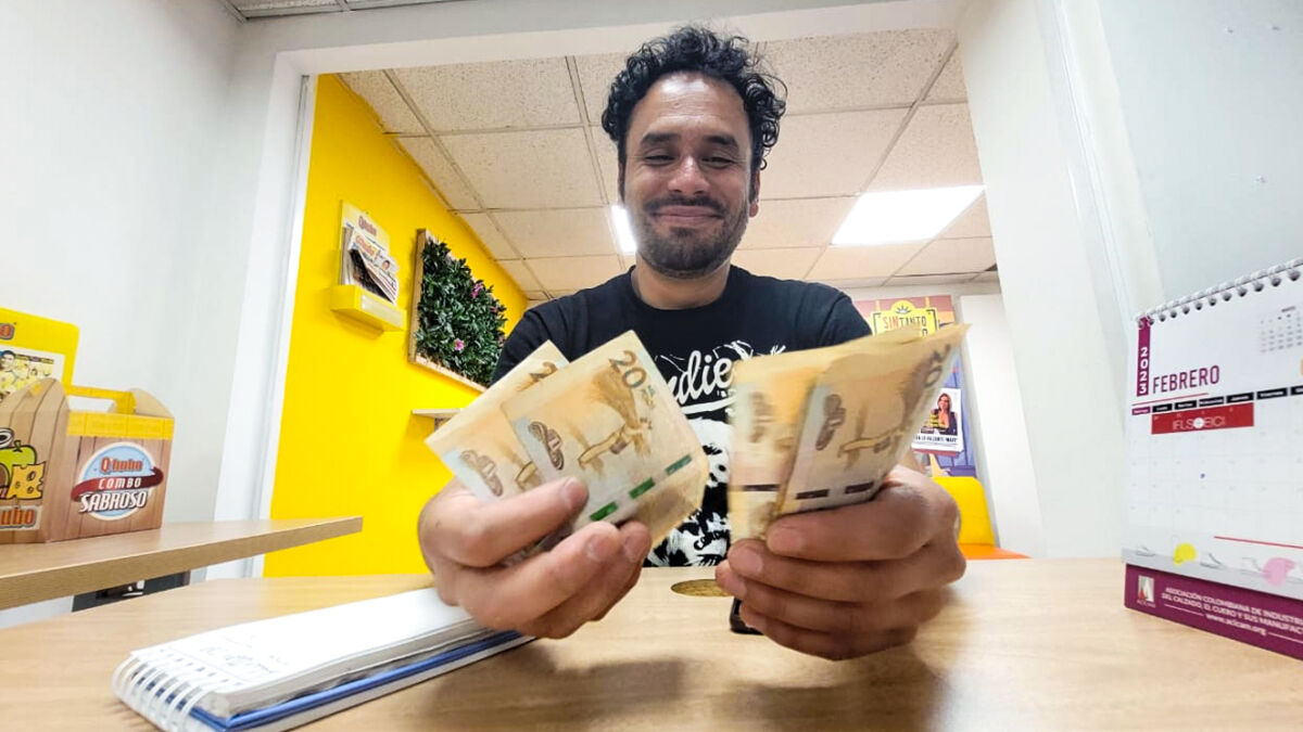 Sáquele provecho a la excepción del 4X1.000 Gracias a la Reforma Tributaria más de un colombiano podrá ahorrarse un buen billete que normalmente el 4 X 1.000 le arrancaba por cualquier transacción.