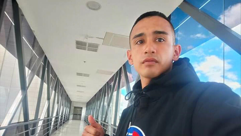 Feminicidio en Suba: a Yudy de nada le sirvió denunciar A 24 horas del crimen de Yudi Paola Acero Zuluaga, una joven de 23 años asesinada por su expareja en el barrio El Rincón de la localidad de Suba (Calle 128 con Carrera 95A), se han ido conociendo nuevos detalles de la situación de abuso, acoso y distintos tipos de violencias a los que la mujer estaba siendo sometida desde hacía meses por parte del sujeto que terminó asesinándola delante de la hija que tenían en común.