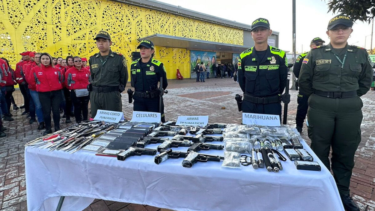 TransMilenio se prepara para combatir la delincuencia #AsíPasó Desde la alcaldía mayor de Bogotá, se ha implementado una estrategia para fortalecer la seguridad en el sistema de transporte masivo TransMienio.
