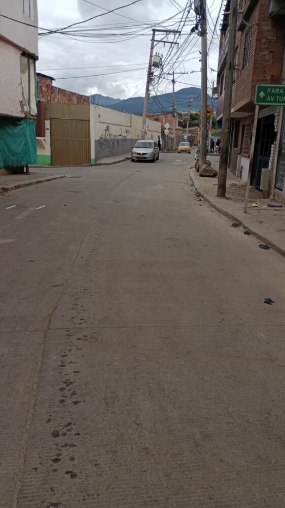 Ciudad Bolívar: Jesús murió tras ser apuñalado en el barrio México 1 Ciudad Bolívar: Jesús murió tras ser apuñalado en el barrio México La víctima del ataque a puñal en Ciudad Bolívar alcanzó a ser trasladado al Hospital de Meissen, que está a pocas cuadras del lugar, pero minutos después los galenos confirmaron su deceso.