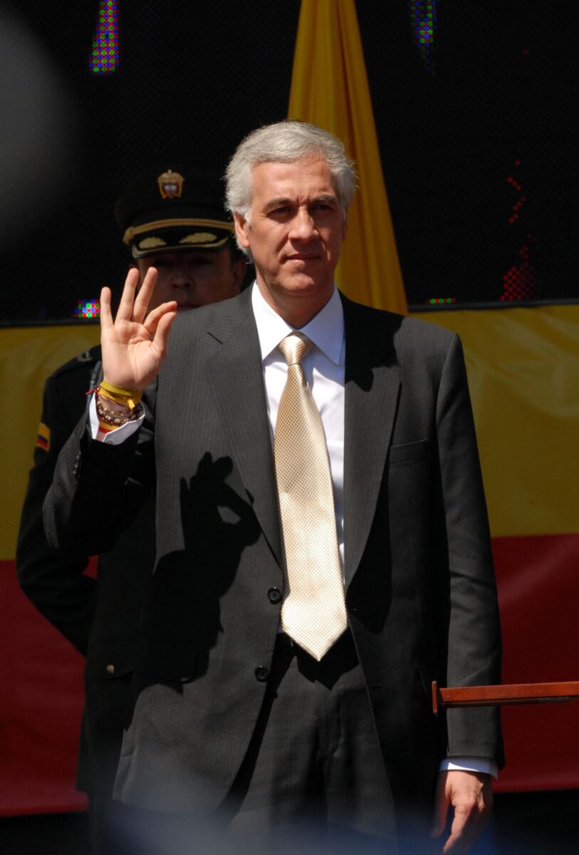 Última hora: falleció Samuel Moreno ¡Última hora! En un comunicado de prensa el Hospital Militar informó en la tarde de hoy que Samuel Moreno falleció tras ser internado ayer en horas de la tarde debido a un infarto.