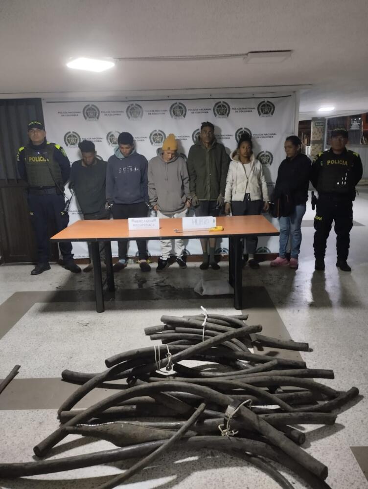 Capturan a banda que robaba cable relleno de cobre en Barrios Unidos 9 Capturan a banda que robaba cable relleno de cobre en Barrios Unidos Seis sujetos de nacionalidad venezolana fueron capturados en el barrio JJ Vargas de la localidad de Barrios Unidos.