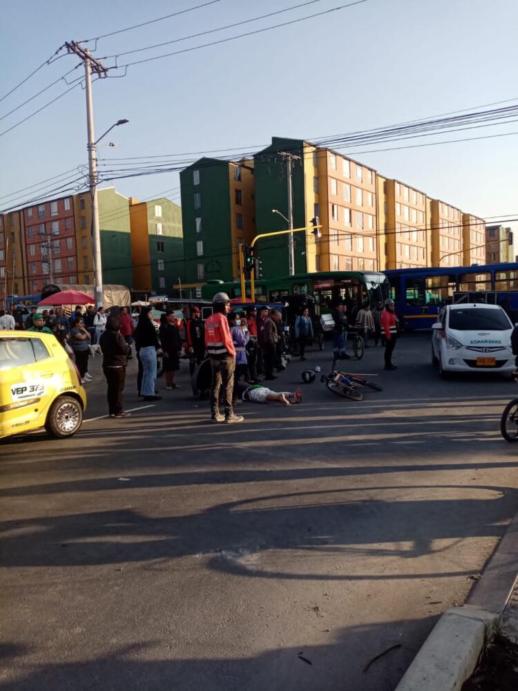 Grave accidente de tránsito 'inauguró' la Av. Guayacanes esta mañana En la mañana de este viernes, se presentó un aparatoso accidente de tránsito en la Av. Guayacanes que dejó dos personas heridas.