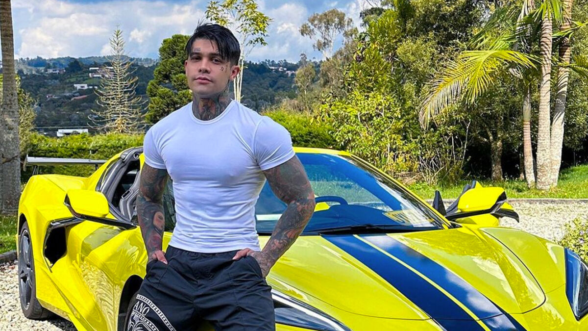 Yeferson Cossio regaló plata en el humilde barrio donde creció El influencer Yeferson Cossio, quien ha causado polémica por su forma de ser y por la manera en la que genera contenido para sus redes sociales, nuevamente es tendencia debido al comportamiento que tuvo en el humilde barrio de Medellín en el que creció.