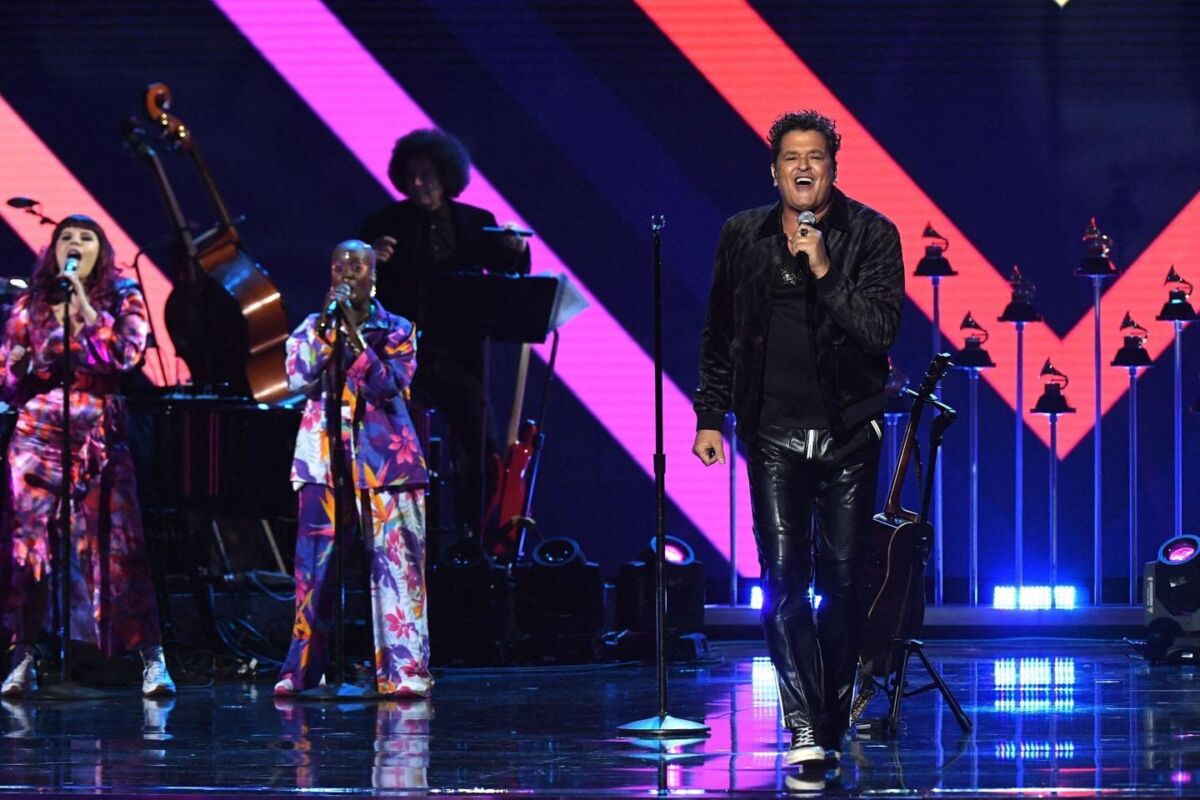 Carlos Vives volvió a dejar en alto al país en los Premios Grammy 1 Carlos Vives volvió a dejar en alto al país en los Premios Grammy El cantante colombiano no pasó por el alto y con su show volvió a demostrar porque es uno de los artistas más reconocidas fuera del país.