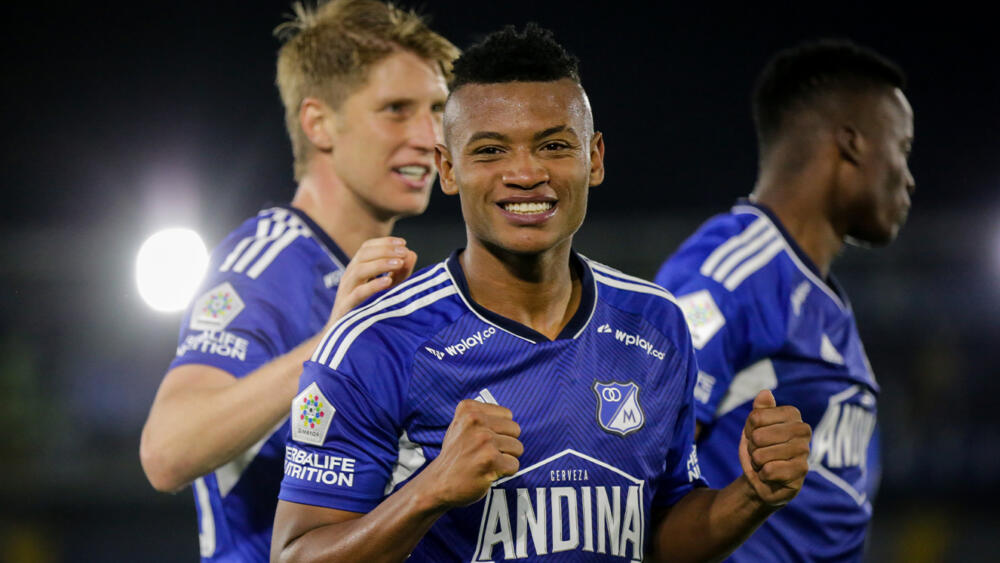 Con esta nómina Millonarios debutará en Copa Libertadores ante Universidad Católica Le llegó la hora a Millonarios de probar finura en la Copa Libertadores. Esta noche (7:00 p.m.), en el estadio Casa Blanca de Ecuador, el cuadro dirigido por Alberto Gamero debutará en la segunda fase preliminar del torneo, enfrentando a la Universidad Católica.