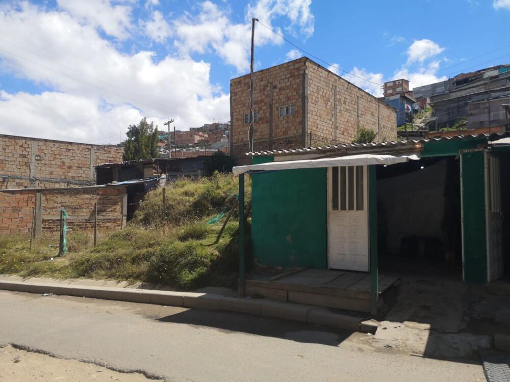 Crimen a bala en Maravilla de Dios, Ciudad Bolívar 2 Crimen a bala en Maravilla de Dios, Ciudad Bolívar Otra muerte violenta se registró este fin de semana en la localidad de Ciudad Bolívar. Con este se suman siete asesinatos en total entre sábado y domingo, lo que genera obviamente gran preocupación entre los habitantes de este sector del sur de la capital.