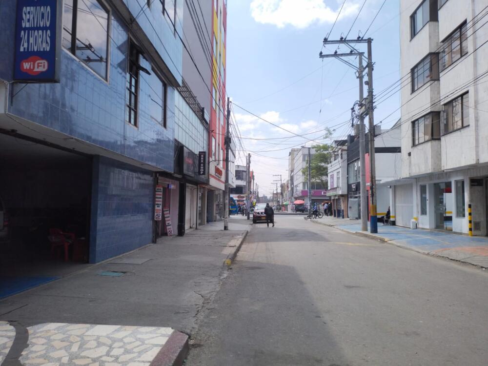 Fue hallado sin vida en un motel de Tunjuelito 1 Fue hallado sin vida en un motel de Tunjuelito La Policía de Tunjuelito confirmó que sobre la tarde de este domingo fue hallado un cuerpo inerte en una de las habitaciones de un motel, ubicado por el barrio Venecia.