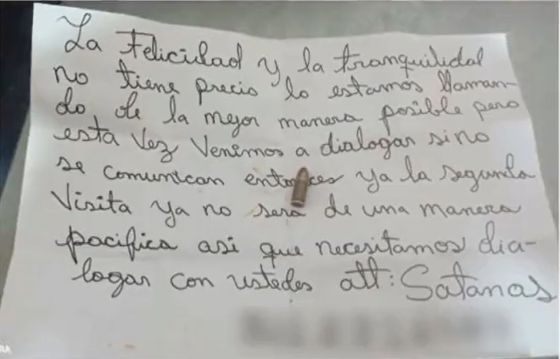 Los 'Satanás' atemorizan a los comerciantes de Kennedy "La felicidad y la tranquilidad no tienen precio, lo estamos llamando de la mejor manera posible", se lee en una nota enviada por la banda conocida como 'Satanás' a comerciantes de la localidad de Kennedy.