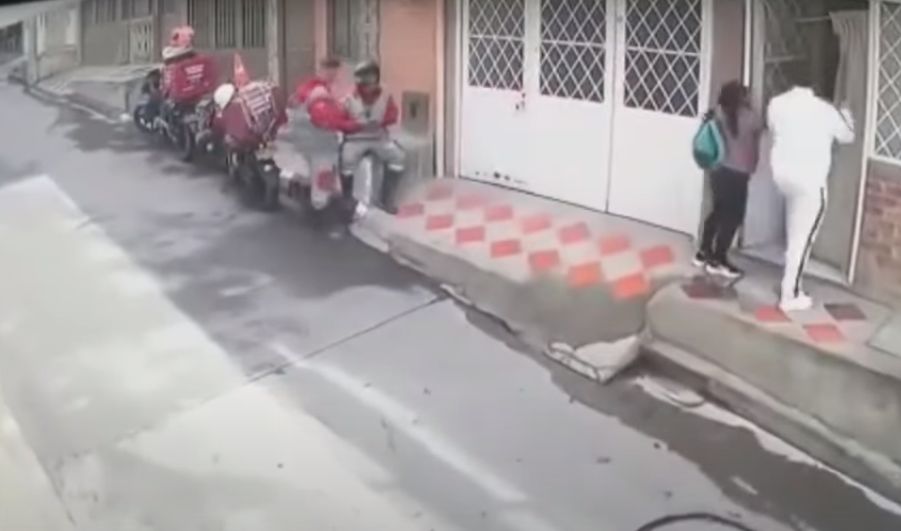 Cayeron 'Los Grullas' banda de apartamenteros en Bogotá En las últimas horas las autoridades capturaron a varios integrantes de la banda conocida como 'Los Grullas', quienes se dedicaban al hurto en residencias en las localidades de Engativá, Bosa, Ciudad Bolívar y Kennedy.