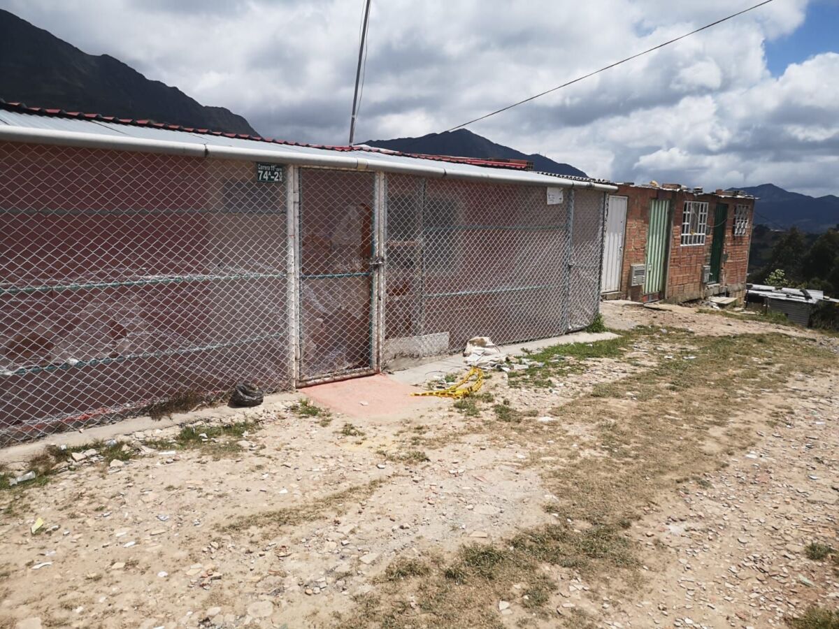 Crimen del 'Cojo' en San Cristóbal 1 Crimen del 'Cojo' en San Cristóbal En la zona alta de la localidad de San Cristóbal, en un sector de invasión, un hombre de 32 años fue asesinado cuando se encontraba al interior de un vehículo.