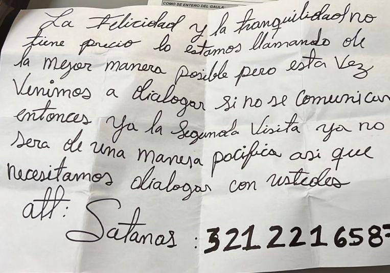 En gran operativo cayeron 18 miembros de la banda 'Satanás II' 1 En gran operativo cayeron 18 miembros de la banda 'Satanás II' La Policía de Bogotá junto a la Fiscalía capturaron a 18 personas que hacen parte de la estructura delincuencial conocida como 'Satanás II', quienes se encargar de extorsionar comerciantes en la localidad de Kennedy.