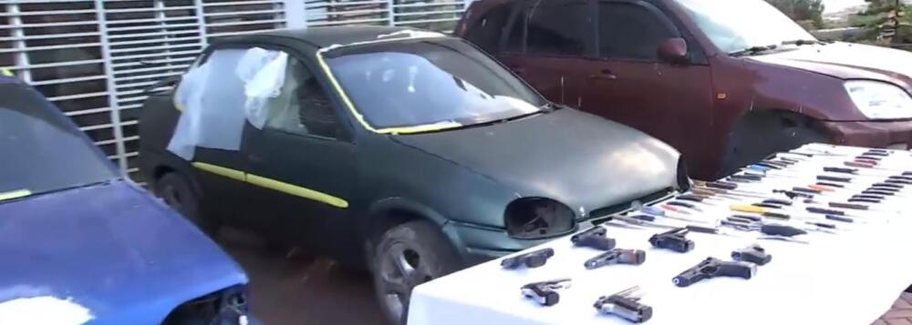Desmantelan desguazadero de vehículos en Ciudad Bolívar 1 Desmantelan desguazadero de vehículos en Ciudad Bolívar En las últimas horas, la Policía logró desmantelar un desguazadero de vehículos que funcionaba en el barrio La Joya, localidad de Ciudad Bolívar.