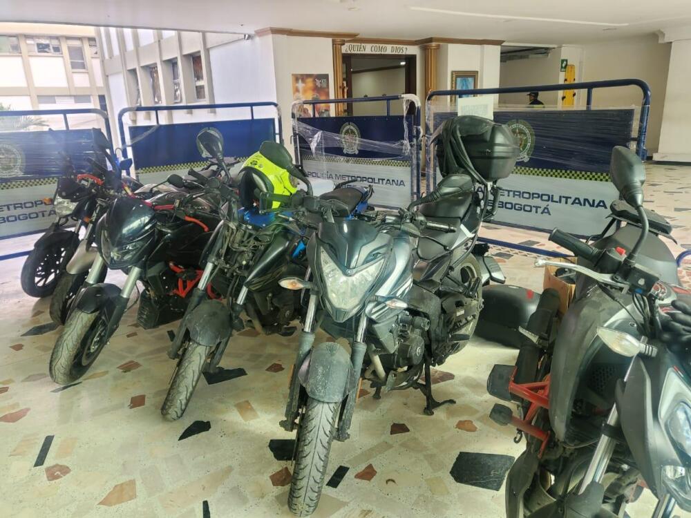 Policía desmanteló desguazadero en Kennedy 2 Policía desmanteló desguazadero en Kennedy En un operativo de la Policía de Bogotá se logró desmantelar un desguazadero en el barrio Bella Vista, localidad de Kennedy.