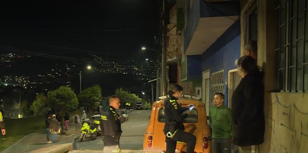 Turba mató a madre e hijo en Rafael Uribe Uribe, sur de Bogotá 1 Turba mató a madre e hijo en Rafael Uribe Uribe, sur de Bogotá Un terrible caso de intolerancia, acabó con la vida con la una madre y su joven hijo en el barrio Chircales, localidad de Rafael Uribe Uribe. El padre, fue gravemente herido.