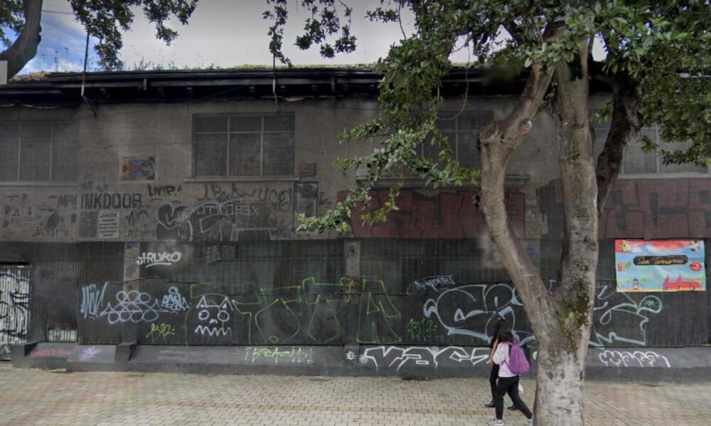 Robo masivo a jóvenes en una fiesta clandestina en Teusaquillo 1 Robo masivo a jóvenes en una fiesta clandestina en Teusaquillo Más de 20 jóvenes fueron víctimas de un robo en medio de una fiesta en un bar clandestino sobre la avenida Caracas con calle 40, localidad de Teusaquillo.