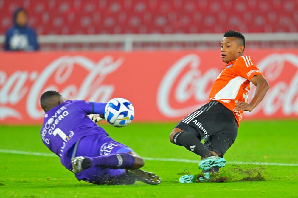 Millos, con pinta naranja, logró un puntazo en Ecuador 3 Millos, con pinta naranja, logró un puntazo en Ecuador Millonarios logró esta noche un importante punto, en la ida de la segunda fase preliminar de la Copa Libertadores. Ante un complicado Universidad Católica de Ecuador, y como visitante, el cuadro 'Embajador' empató 0-0, dejando abierta la serie.