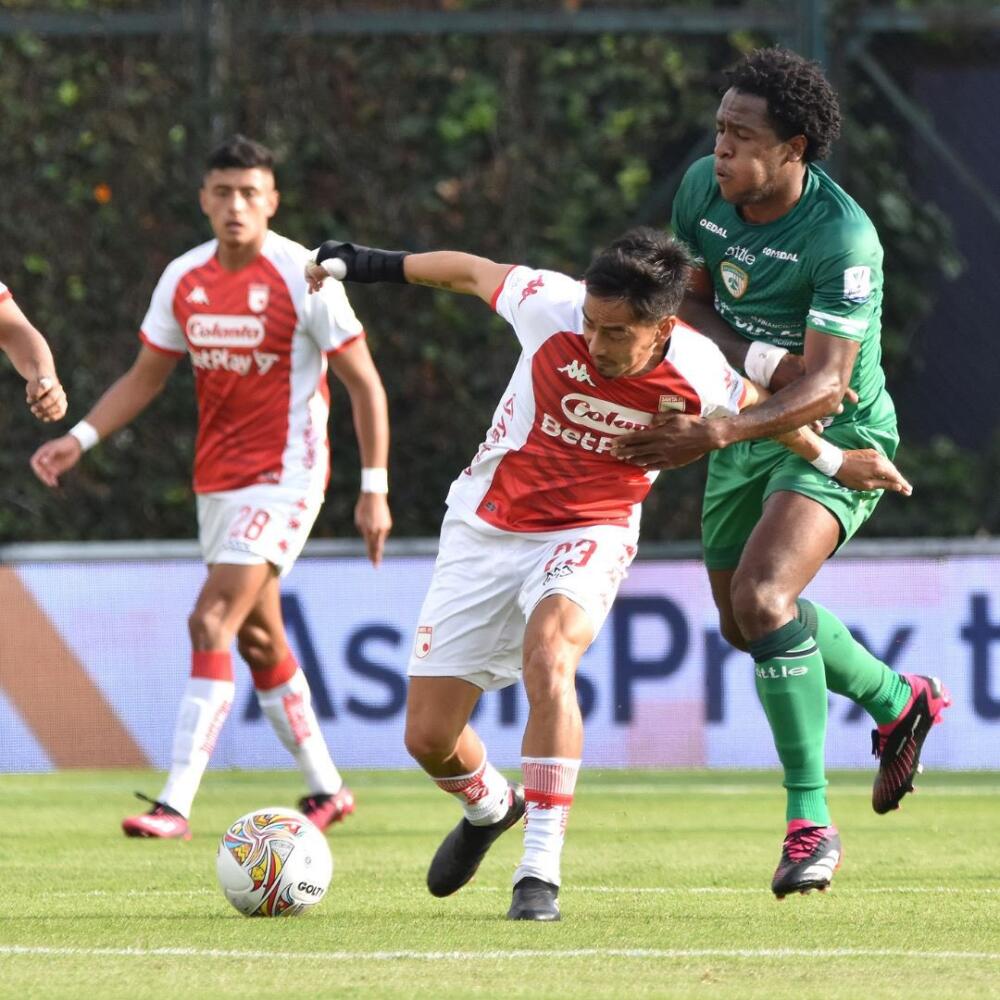 Santa Fe proclama su primera victoria del año tras ganarle a la Equidad 2 Santa Fe proclama su primera victoria del año tras ganarle a la Equidad En el estadio de Techo en Bogotá, Santa Fe venció 1-0 a la Equidad.