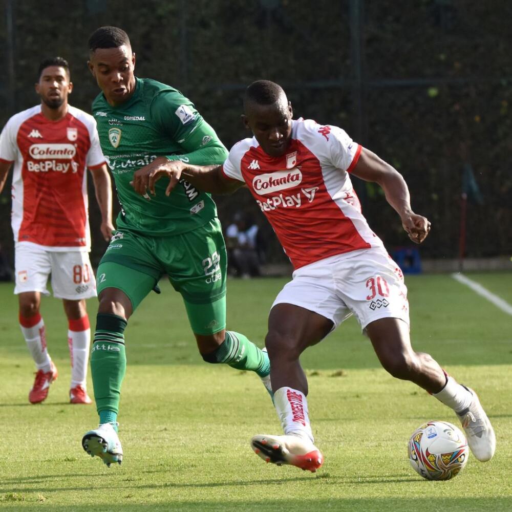 Santa Fe proclama su primera victoria del año tras ganarle a la Equidad 1 Santa Fe proclama su primera victoria del año tras ganarle a la Equidad En el estadio de Techo en Bogotá, Santa Fe venció 1-0 a la Equidad.