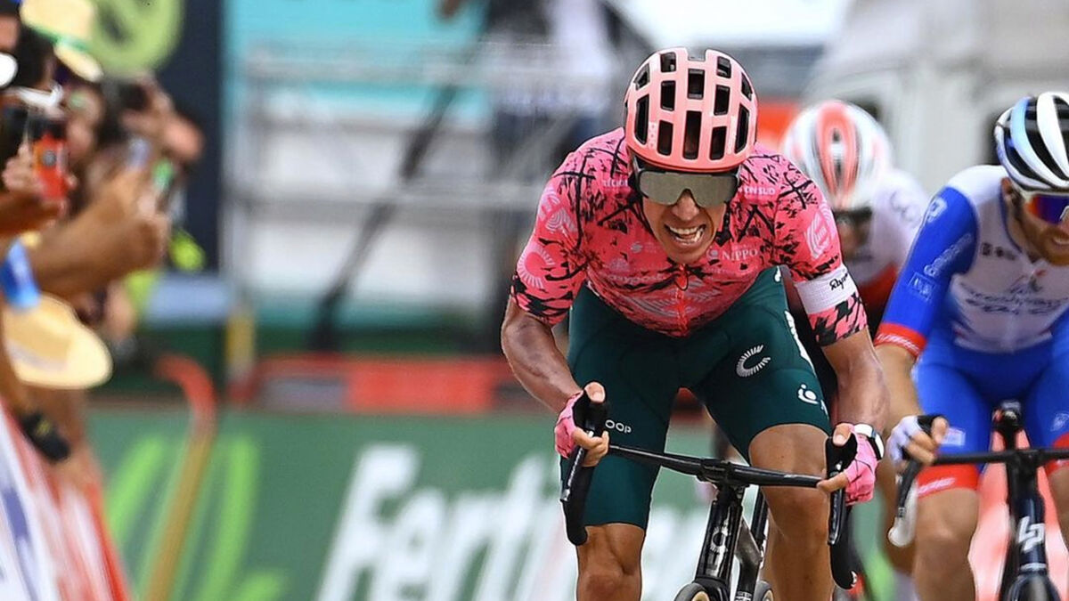 "No tenemos ningún ciclista bueno en Colombia", fuertes palabras de Rigoberto Urán 2 "No tenemos ningún ciclista bueno en Colombia", fuertes palabras de Rigoberto Urán Para el ciclista antioqueño el panorama de los 'escarabajos' colombianos a futuro no pinta nada bien, y aseguró que a los colombianos les falta más preparación para ir a competir en Europa.