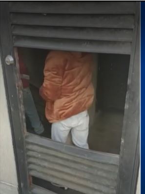 El sanguinario 'Tren de Aragua' se tomó un conjunto residencial en Bogotá 2 El sanguinario 'Tren de Aragua' se tomó un conjunto residencial en Bogotá Los habitantes del Parque Residencial Tintal etapa uno y dos, en la localidad de Kennedy, viven en medio del miedo y la zozobra todo por cuenta de unos panfletos que están recibiendo en las puertas de sus hogares por parte del sanguinario 'Tren de Aragua'.