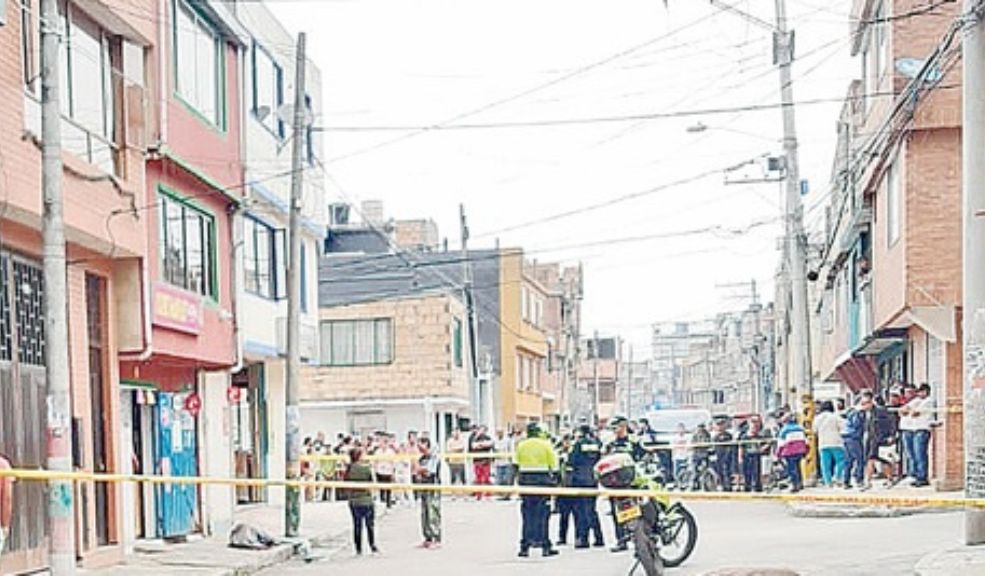 Suba: crimen a bala cobró la vida de un hombre en El Rincón Las balas marcaron ayer una jornada negra en varias localidades de la ciudad, y Suba no fue la excepción, pues las detonaciones de un arma de fuego dejaron un cadáver tendido en vía pública en el sector de El Rincón, en límites con el barrio Villas del Rincón.