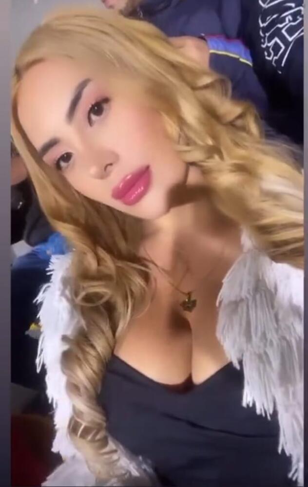 Exreina de belleza se encontró billetera y realizó compras con las tarjetas de crédito 1 Exreina de belleza se encontró billetera y realizó compras con las tarjetas de crédito La exreina Valentina Martínez se encuentra metida en tremendo lío judicial, luego de que se conociera que realizó millonarias compras con unas tarjetas de crédito que, dice, se encontró.