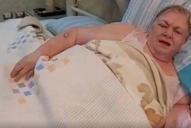 Preocupados por la salud de 'Paquita la del Barrio' La cantante mexicana 'Paquita la del Barrio' tuvo que ser internada este fin de semana en Hospital ABC de la Ciudad de México tras padecer un fuerte dolor incapacitante. De acuerdo con su mánager, Francisco Torres, "el dolor de la ciática" (nervio que recorre la espalda, la cola y las piernas) la llevó a cancelar un concierto que tenía el pasado sábado en la Alcaldía Cuauhtémoc y a permanecer postrada en una silla de ruedas.