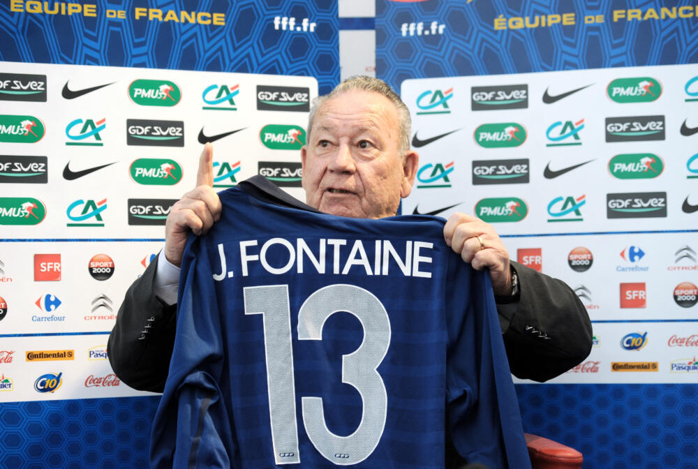 El fútbol está de luto: murió la leyenda de los mundiales, Just Fontaine 3 El fútbol está de luto: murió la leyenda de los mundiales, Just Fontaine El francés Just Fontaine, el jugador que tiene el récord de goles en una misma fase final del Mundial de fútbol con 13 dianas, murió a los 89 años, informó su familia a la AFP este miércoles.