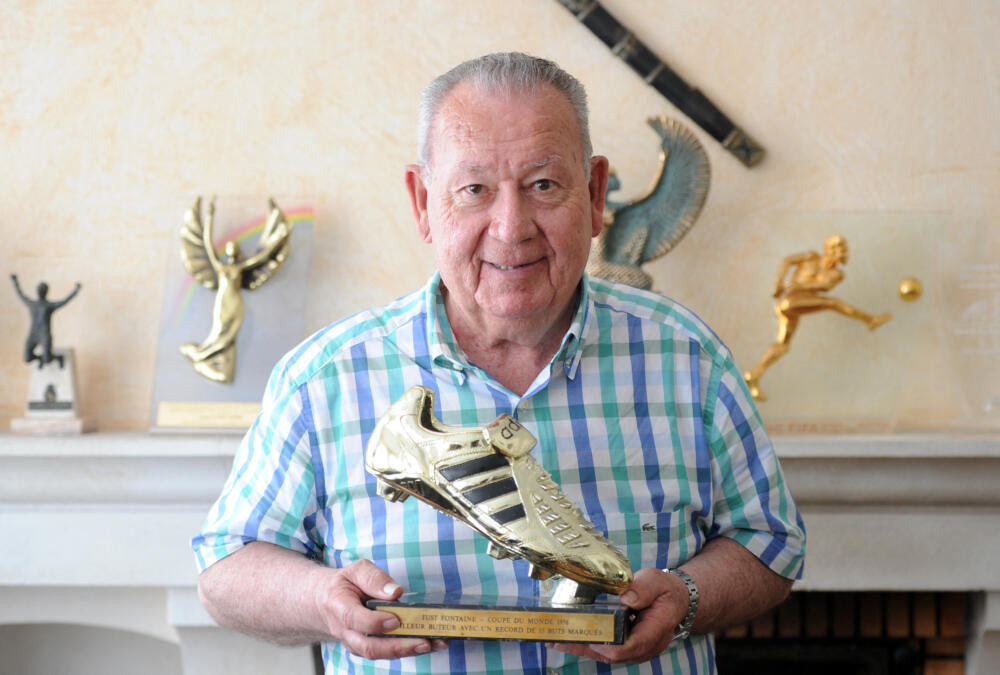 El fútbol está de luto: murió la leyenda de los mundiales, Just Fontaine 2 El fútbol está de luto: murió la leyenda de los mundiales, Just Fontaine El francés Just Fontaine, el jugador que tiene el récord de goles en una misma fase final del Mundial de fútbol con 13 dianas, murió a los 89 años, informó su familia a la AFP este miércoles.