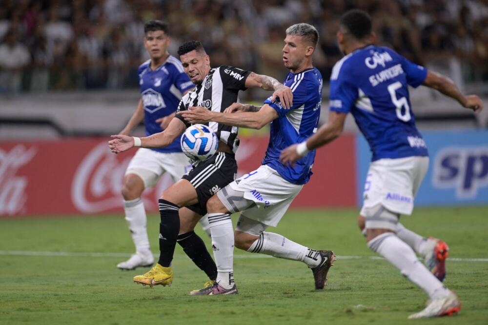 Millos cayó ante Mineiro y se fue de la Copa Libertadores 1 Millos cayó ante Mineiro y se fue de la Copa Libertadores El paso de Millonarios por la Copa Libertadores fue más corto de los esperado. Esta noche el equipo bogotano fue eliminado en la tercera fase del torneo al caer goleado 3-1 (4-2 en el marcador global) con Atlético Mineiro de Brasil