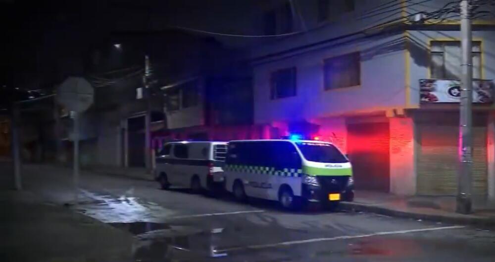 A bala asesinaron a un hombre en Ciudad Bolívar 5 A bala asesinaron a un hombre en Ciudad Bolívar Un hombre de aproximadamente 58 años fue asesinado por arma de fuego mientras caminaba por el barrio El Peñón del Cortijo, en la localidad de Ciudad Bolívar, al caer la tarde de este miércoles 8 de marzo.