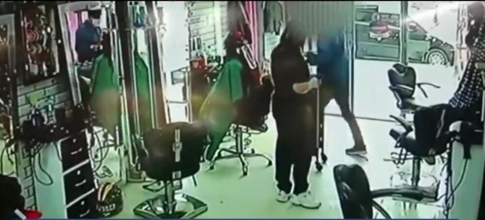 A la cana delincuente de peluquerías en Soacha El pasado lunes 13 de marzo fue capturado un delincuente que se dedicaba a robar peluquerías en el municipio de Soacha.