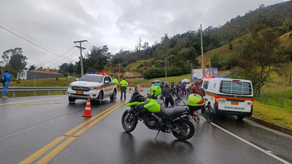 Accidente mortal de ciclista en La Calera Las imprudencias en las carreteras continúan dejando saldos lamentables en todo el territorio nacional. En esta oportunidad un motociclista fue el protagonista de un hecho desafortunado que ocurrió sobre la madrugada de ayer en la vía a La Calera, justo en el sector El Rubí.