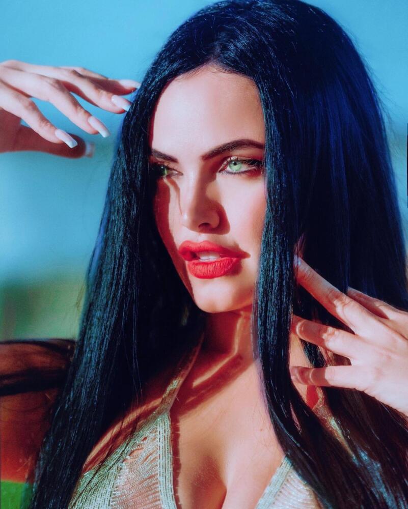 Actriz de ‘Los Reyes’, no dejó nada a la imaginación en sensual baile La actriz, cantante y modelo, Jery Sandoval, tiene una amplia fanaticada en sus redes sociales, no solo por su talento sino también por su belleza y sensualidad. 