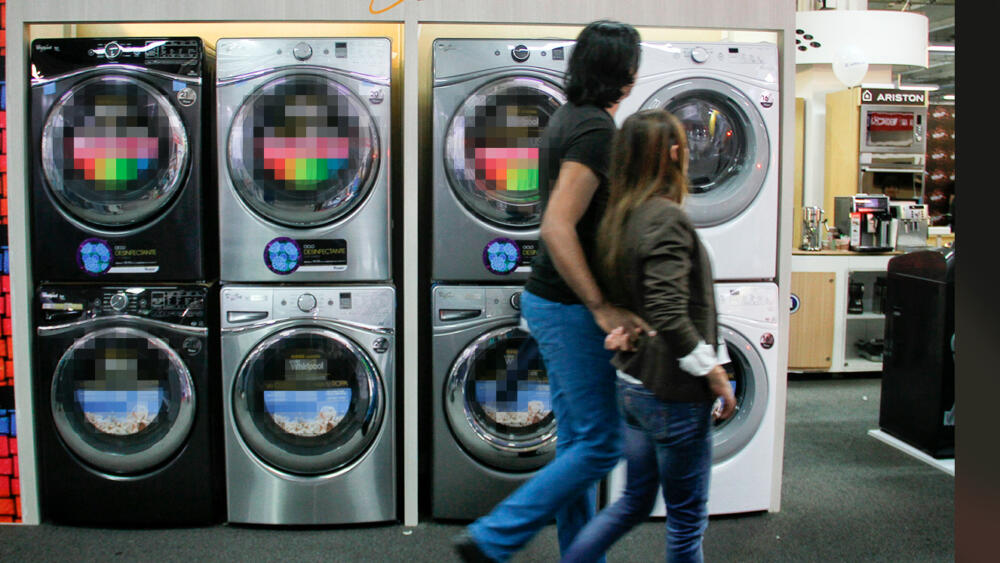 Ahórrese una plata con sus electrodomésticos En promedio, cada hora que se consume un kilovatio de luz en una casa en el país vale $285,44, parece poco, pero en realidad puede ser una carga para el bolsillo de los hogares por cuenta del mal uso de algunos electrodomésticos.