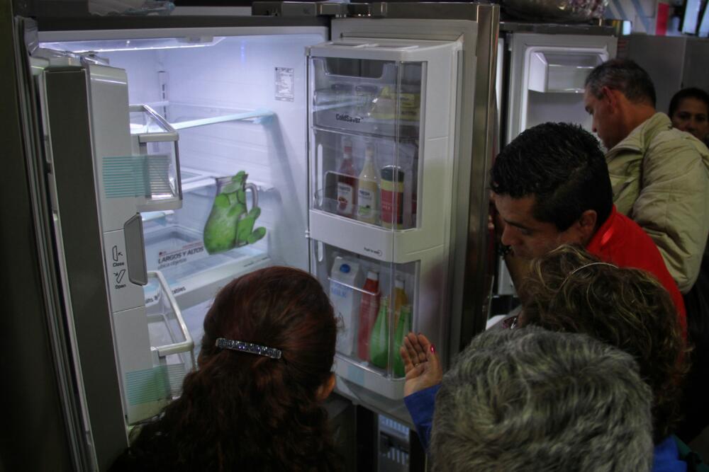 Ahórrese una plata con sus electrodomésticos En promedio, cada hora que se consume un kilovatio de luz en una casa en el país vale $285,44, parece poco, pero en realidad puede ser una carga para el bolsillo de los hogares por cuenta del mal uso de algunos electrodomésticos.