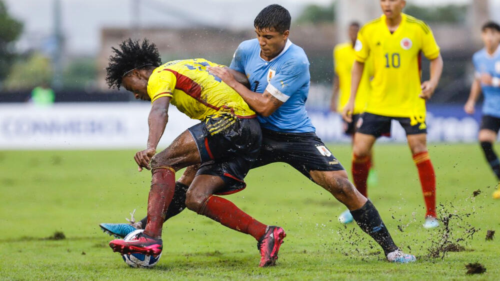 Amargo inicio de Colombia tras empate sin goles frente a Uruguay en el Sudamericano Sub 17 5 Amargo inicio de Colombia tras empate sin goles frente a Uruguay en el Sudamericano Sub 17 La selección Colombia empató sin goles ante Uruguay en la primera fecha del grupo A del Sudamericano Sub 17 que se disputa en Ecuador.