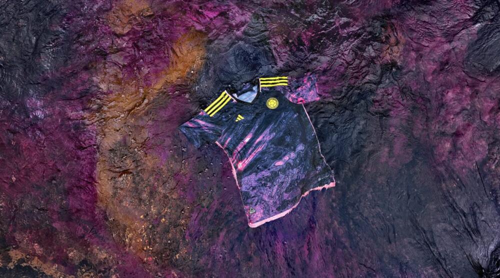 Así es la nueva camiseta de la Selección Colombia de fútbol femenina Hoy salió a la venta la nueva camiseta que la Selección Colombia de fútbol femenina lucirá en el Mundial de Fútbol de Australia y Nueva Zelanda.