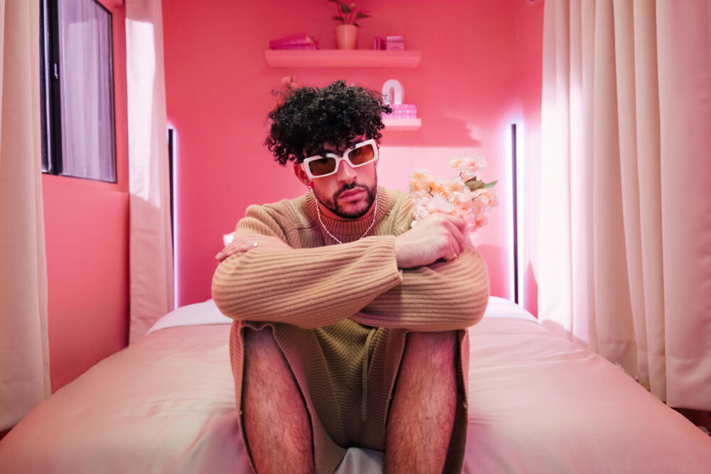Califican a Bad Bunny como el gran Frank Sinatra de este siglo 1 Califican a Bad Bunny como el gran Frank Sinatra de este siglo Bad Bunny ha logrado un gran reconocimiento a nivel mundial, a tal punto de ser comparado con Frank Sinatra.