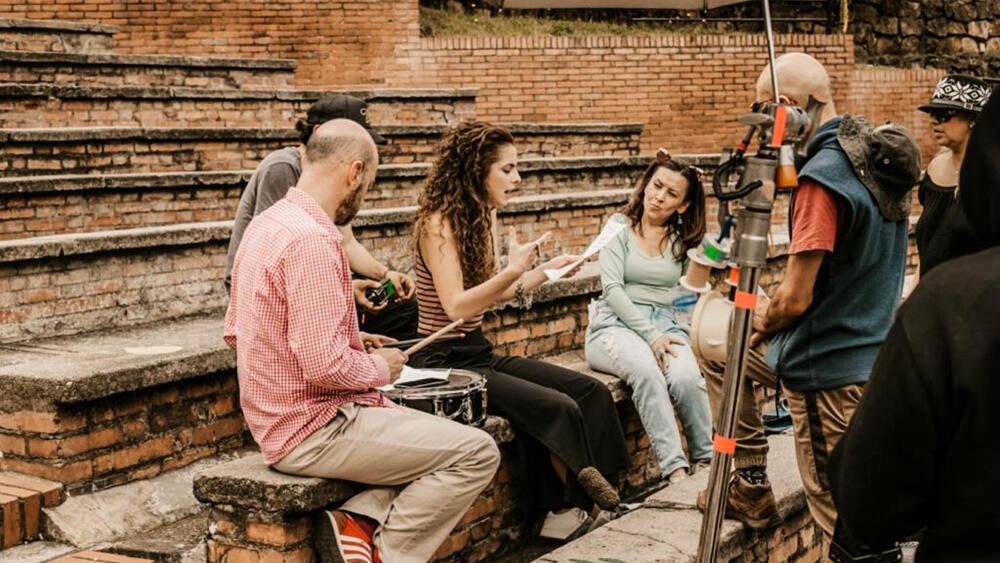 'Las poderosas', la serie que busca empoderar a las mujeres El próximo miércoles 8 de marzo del 2023, Canal Capital lanzará 'Las Poderosas', una serie que explica de forma clara varios conceptos relacionados con el feminismo, como sororidad, machismo, feminicidio, hetepatriarcado, hipersexualización y empoderamiento.