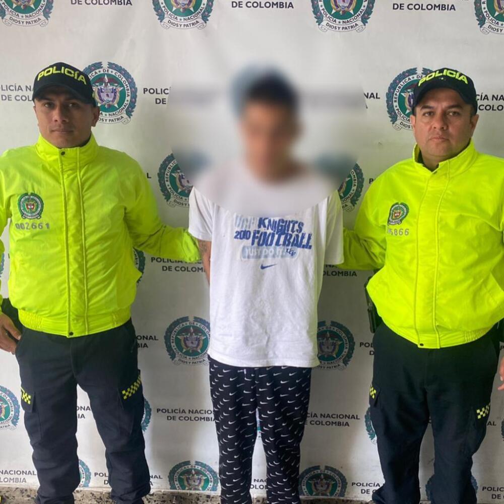 Capturan 15 agresores de mujeres en Bogotá En un denominado Plan cazador, la Policía Metropolitana de Bogotá, a través de las patrullas púrpuras, logró dar un duro golpe contra presuntos agresores de mujeres que maltrataban a sus parejas dentro y fuera de sus hogares en diferentes sectores de la capital del país.
