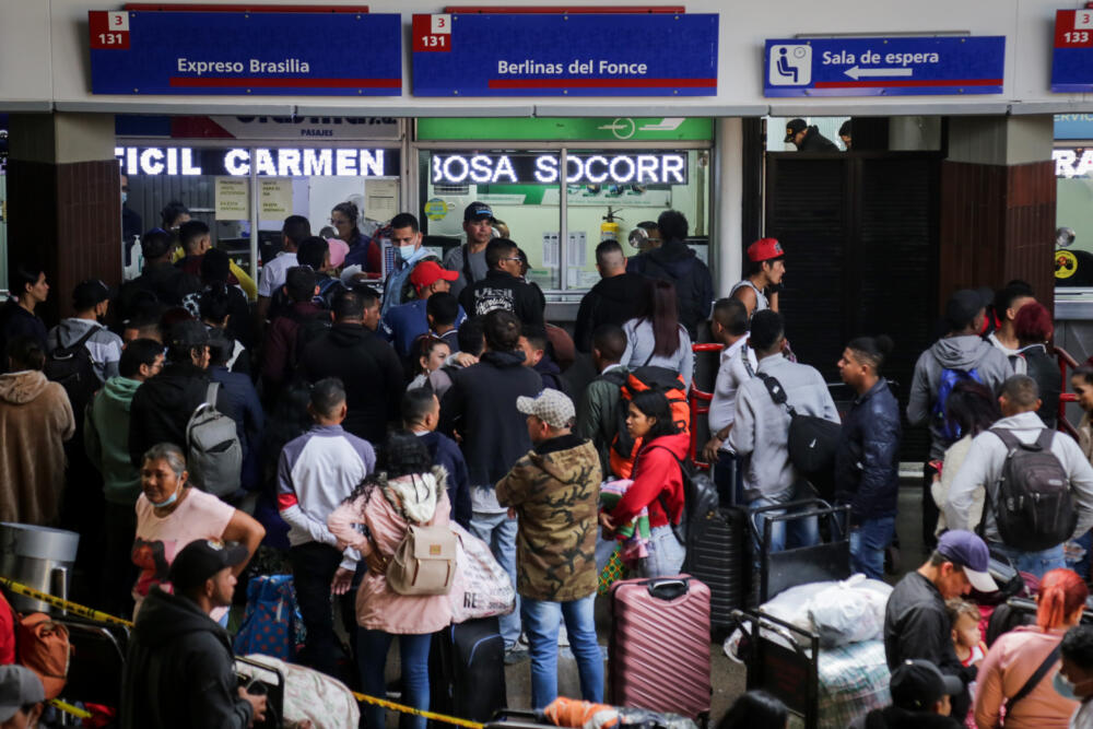 Cerca de 4 mil personas se movilizarán este puente festivo Se estima que este fin de semana, puente festivo de San José, se movilizarán 3.976.000 de vehículos por las carreteras del país.