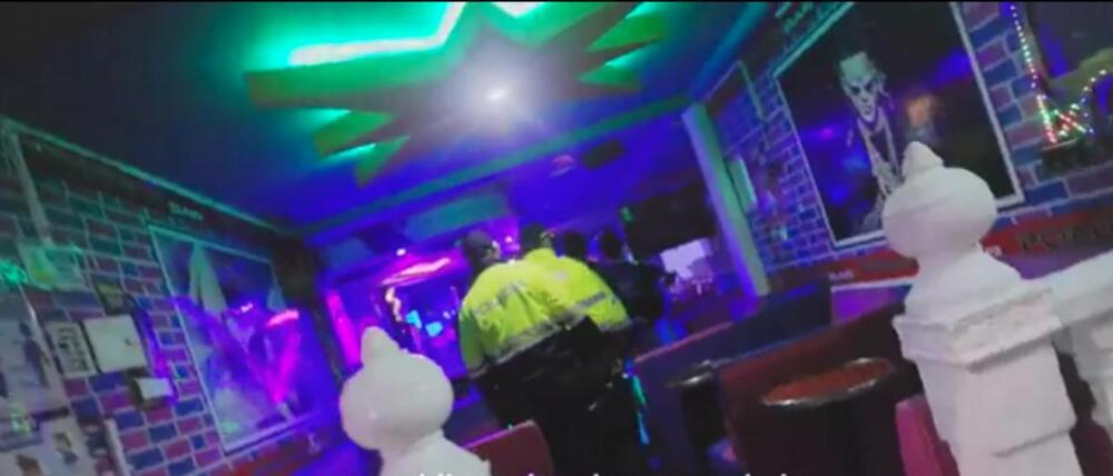 Cierran prostíbulos y moteles en Tunjuelito El Comando Nocturno de la Secretaría de Seguridad de Bogotá llegó hasta la localidad de Tunjuelito la madrugada de este viernes con el fin de realizar un operativo en la zona de rumba de los barrios Venecia y la Isla del Sol.