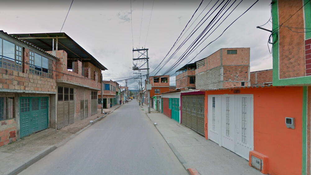 Hombre de 62 años atentó contra su vida en Soacha Un hombre de 62 años se habría quitado la vida con un revólver, en hechos que se presentaron en el barrio San Fernando, de Soacha. Al filo de las 8:00 de la noche de este sábado la tranquilidad del barrio San Fernando, en el vecino municipio de Soacha se vio interrumpida por el estruendo de un arma de fuego que se accionó en la Calle 15 Sur Carrera 11 D.