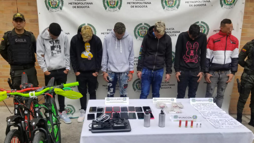 Delincuentes se hacían pasar por 'Tren de Aragua' para atemorizar en Ciudad Bolívar En las últimas horas, la Policía Metropolitana de Bogotá, informó la captura de un grupo de 6 delincuentes de nacionalidad venezolana, quienes se hacían pasar por integrantes de la peligrosa banda 'Tren de Aragua', responsables de múltiples homicidios en la capital del país.