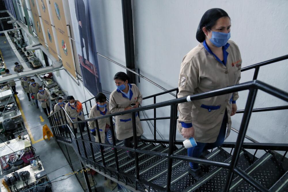 Disminuyó la tasa de desempleo en el país Las cifras de desempleo en Colombia para febrero de este año reflejaron una disminución leve, pero también dejaron en evidencia que las mujeres son las más afectadas a comparación de los hombres.